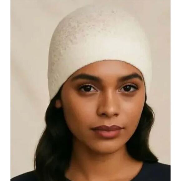 Barefoot Dreams Accessories - NWT Barefoot Dreams - Women's Cozy Chic Lite Confetti Beanie